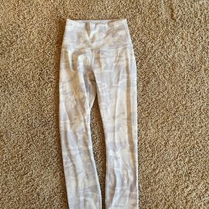 Light camo lululemon leggings